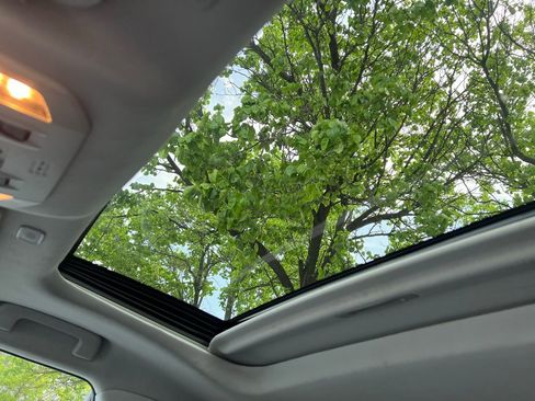 Used 2023 Toyota Highlander XLE image 12