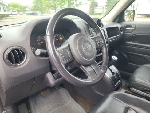 Used 2016 Jeep Patriot High Altitude FWD image 30