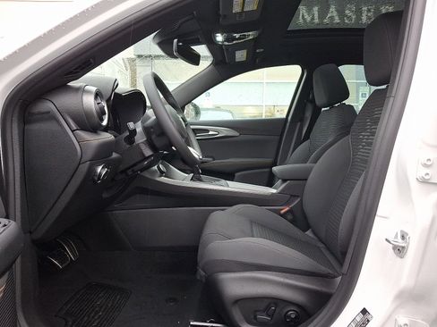 New 2025 Alfa Romeo Tonale image 9