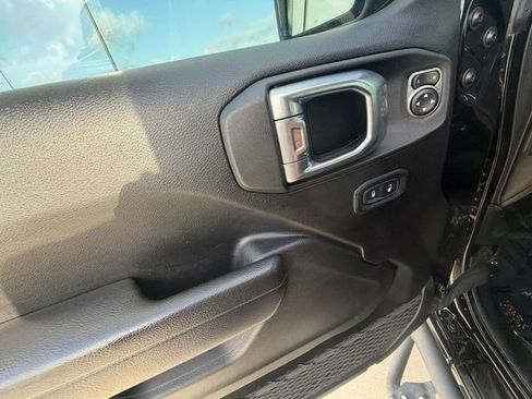 Used 2022 Jeep Gladiator Sport AWD/4WD image 11
