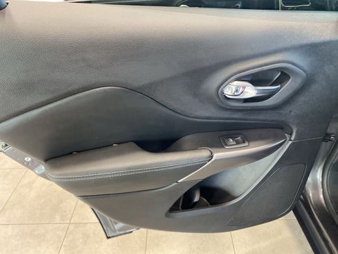 Used 2021 Jeep Cherokee Latitude Lux w/ Comfort/Convenience Group image 26