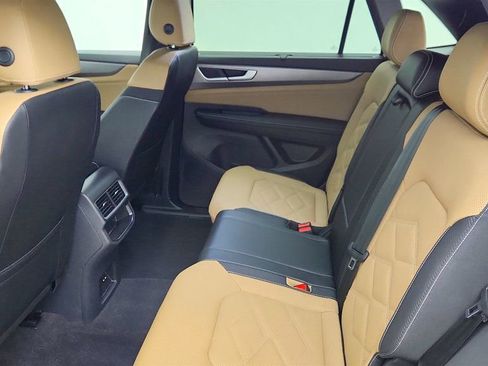 Used 2024 Volkswagen Atlas Cross Sport SE w/ Panoramic Sunroof Package image 21