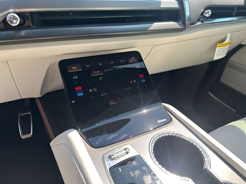 New 2026 Cadillac Vistiq Luxury image 35