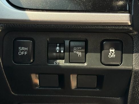 Used 2018 Subaru Forester 2.5i Premium AWD/4WD image 32