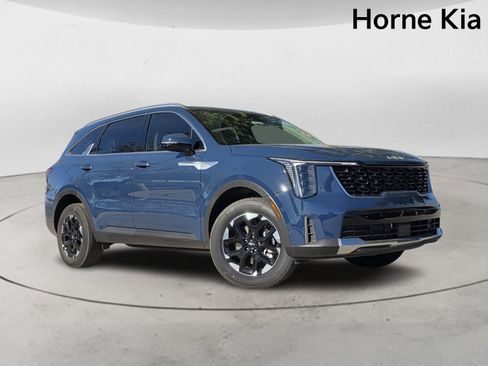 New 2025 Kia Sorento S image 2
