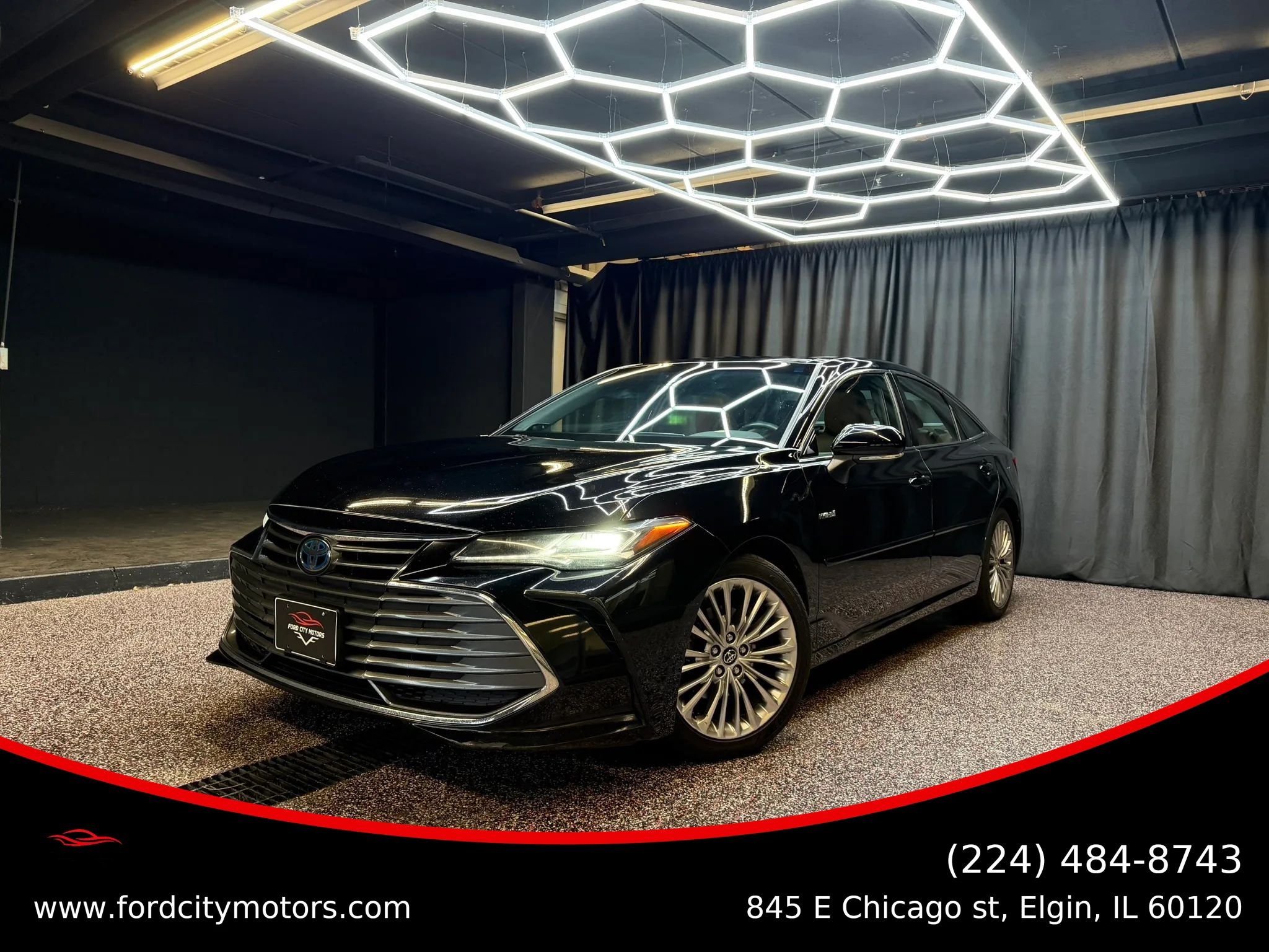 Used 2020 Toyota Avalon Limited w/ All Weather Liner Package FWD image 1
