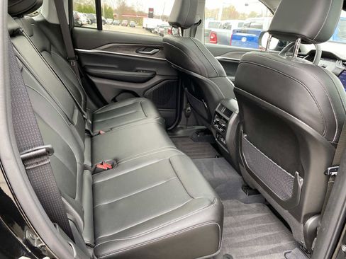 Used 2023 Jeep Grand Cherokee Limited image 25