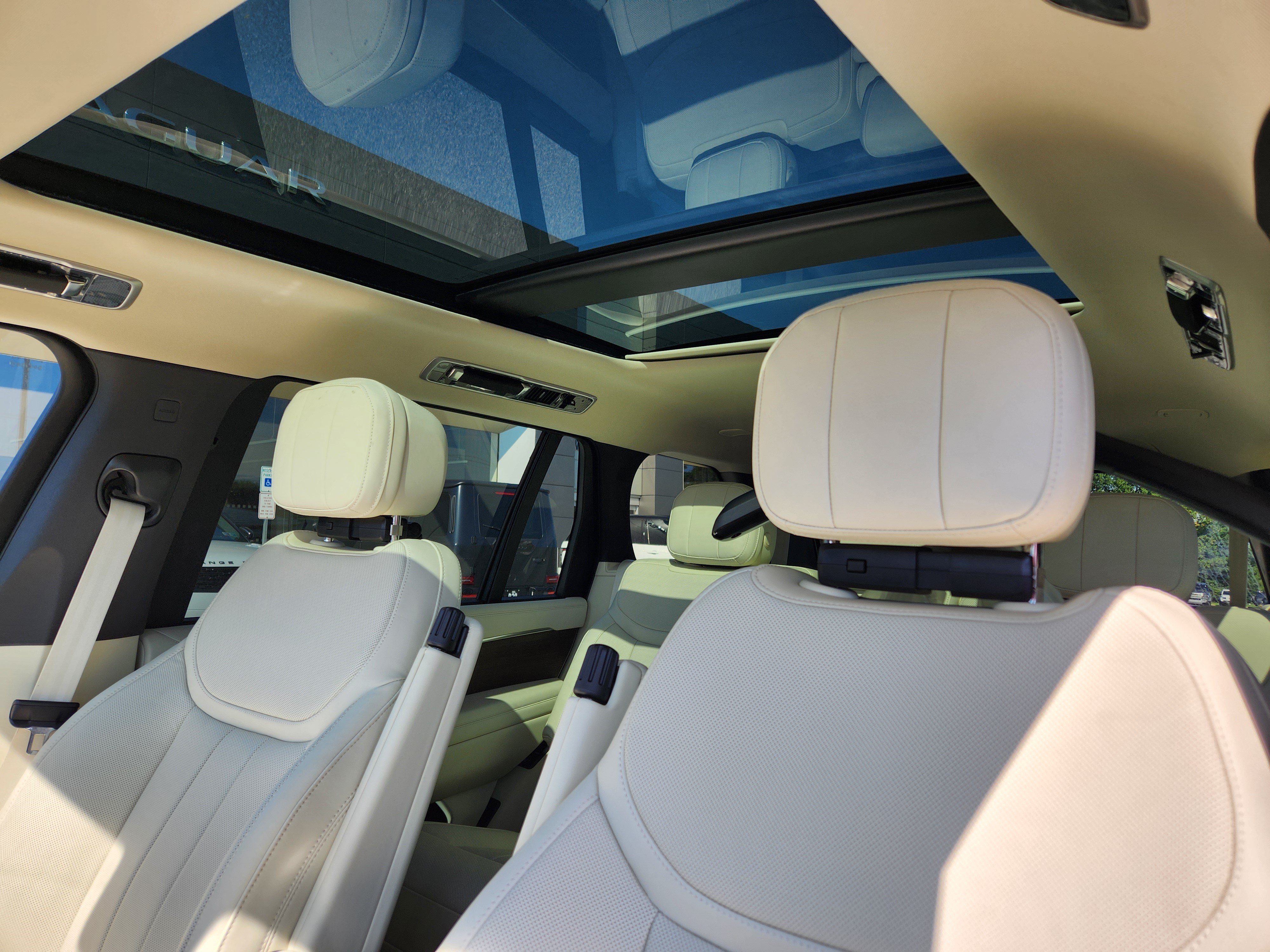New 2027 Land Rover Range Rover Long Wheelbase SE AWD/4WD image 10
