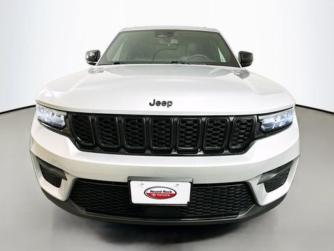 Used 2024 Jeep Grand Cherokee Altitude AWD/4WD image 2