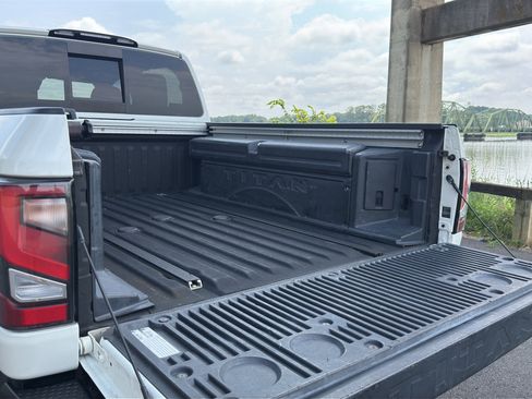 Used 2021 Nissan Titan Platinum Reserve w/ Moonroof Package AWD/4WD image 10