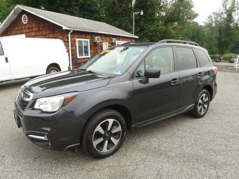Used 2018 Subaru Forester 2.5i Premium w/ All-Weather Package AWD/4WD image 2