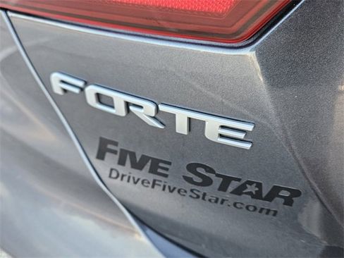 Used 2023 Kia Forte GT-Line image 11