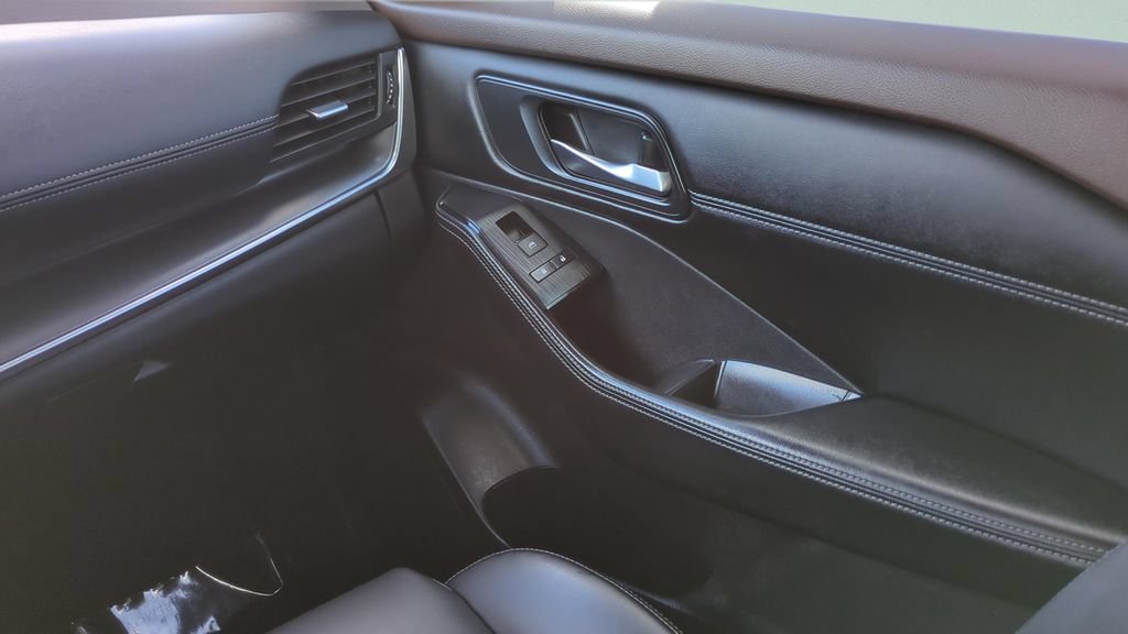 Certified 2023 Nissan Rogue SV w/ SV Premium B Package FWD image 13