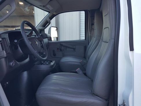 Used 2017 Chevrolet Express 3500 RWD image 16