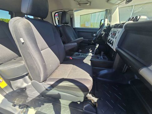 Used 2014 Toyota FJ Cruiser 4WD w/ Convenience Package image 11