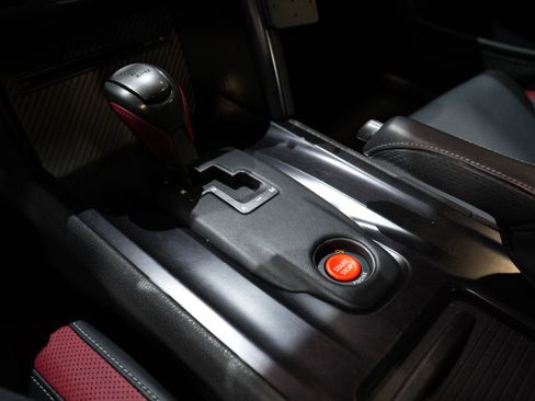 Used 2014 Nissan GT-R Premium image 40