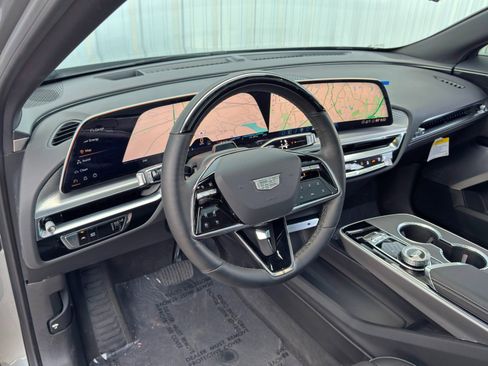 Used 2025 Cadillac Lyriq Luxury image 13