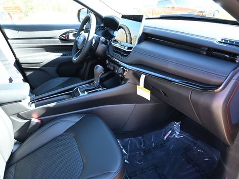 New 2026 Jeep Compass Latitude image 19