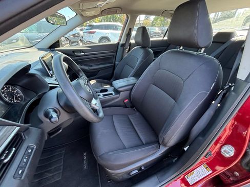 Used 2025 Nissan Altima 2.5 SV FWD image 36