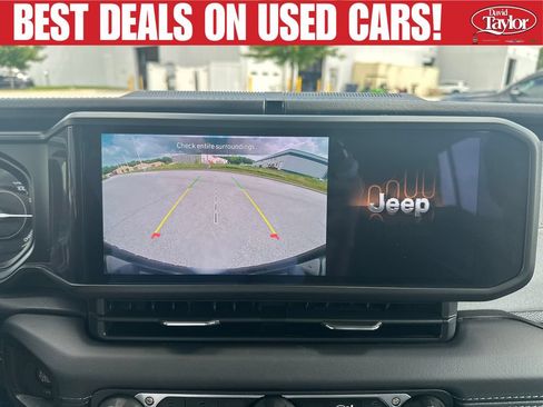Used 2025 Jeep Wrangler Unlimited Sahara AWD/4WD image 13