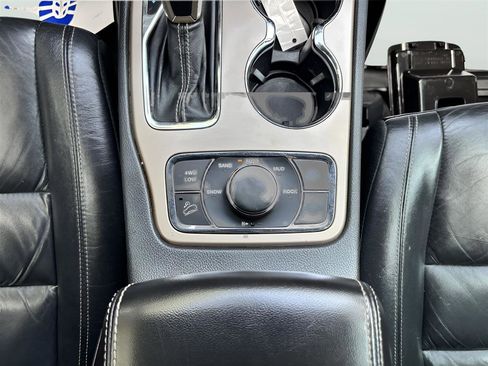 Used 2016 Jeep Grand Cherokee Limited image 18
