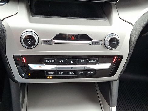 Used 2022 Ford Explorer XLT w/ Equipment Group 202A image 18