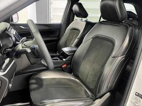 Used 2023 Jeep Grand Cherokee Altitude image 24