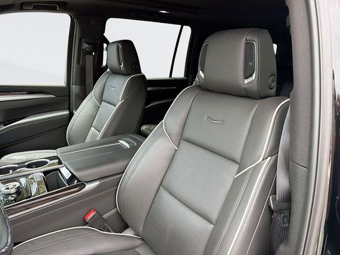 Certified 2026 Cadillac Escalade ESV Luxury AWD/4WD image 25