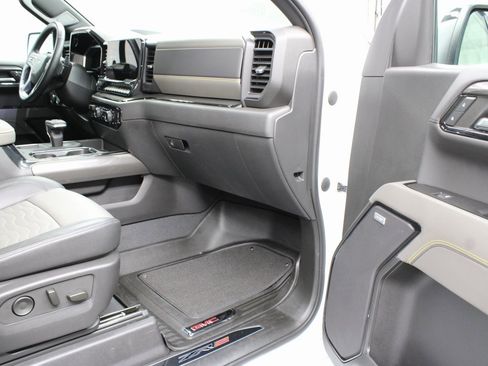 Used 2023 Chevrolet Silverado 1500 ZR2 image 35