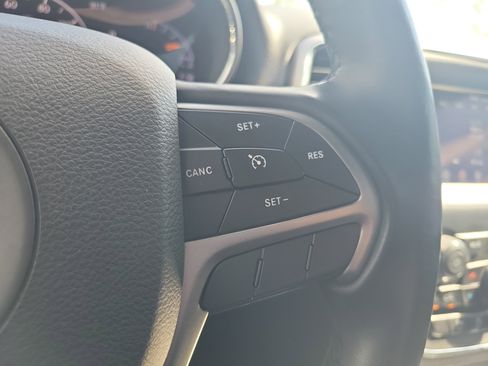 Used 2021 Jeep Grand Cherokee Laredo AWD/4WD image 20