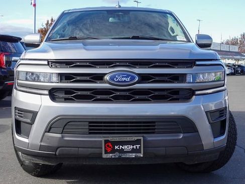 Used 2024 Ford Expedition Max XLT image 3