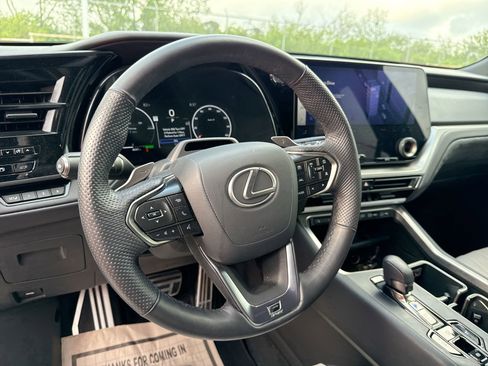 Used 2025 Lexus TX 500h AWD w/ Technology Package image 11