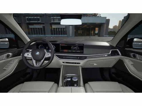 Used 2026 BMW X7 xDrive40i image 10