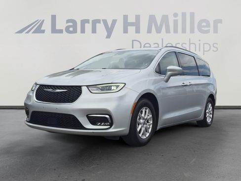 Used 2022 Chrysler Pacifica Touring-L FWD image 1