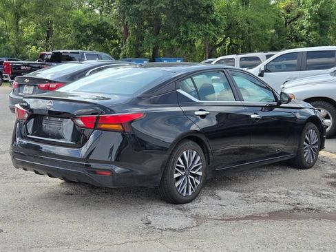 Used 2025 Nissan Altima 2.5 SV FWD image 5