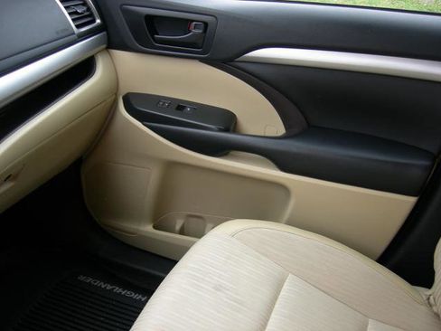 Used 2019 Toyota Highlander Plus image 17