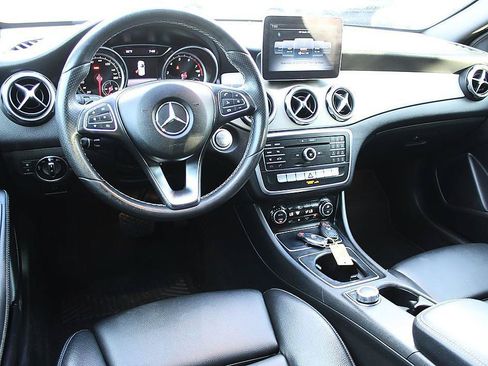 Used 2018 Mercedes-Benz GLA 250 image 13