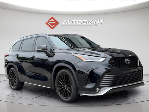 Used 2023 Toyota Highlander XSE FWD image 13