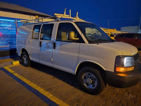 Used 2014 Chevrolet Express 2500 image 3