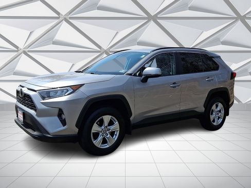 Used 2020 Toyota RAV4 XLE w/ Convenience Package image 5