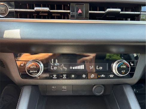 Used 2023 Mitsubishi Outlander SE image 32