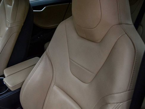 Used 2016 Tesla Model S 60 image 28