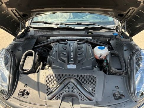 Used 2016 Porsche Macan Turbo AWD/4WD image 33