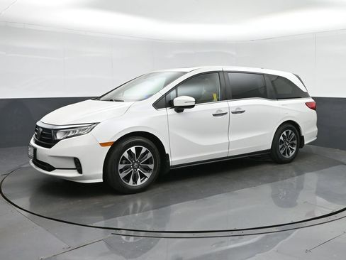 Used 2024 Honda Odyssey EX-L image 3