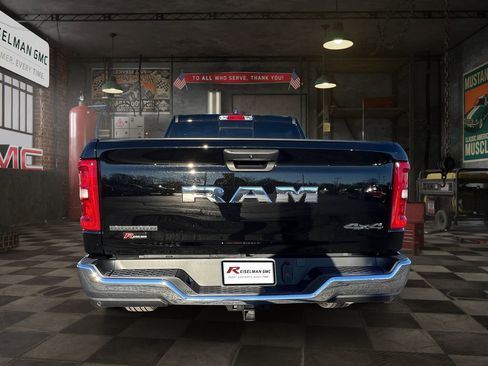 Used 2025 RAM 1500 Big Horn AWD/4WD image 3