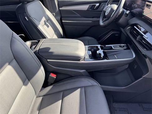 Used 2025 Buick Enclave Preferred image 6