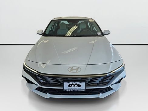New 2026 Hyundai Elantra Limited FWD image 9