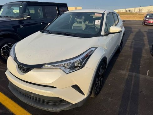 Used 2019 Toyota C-HR image 2