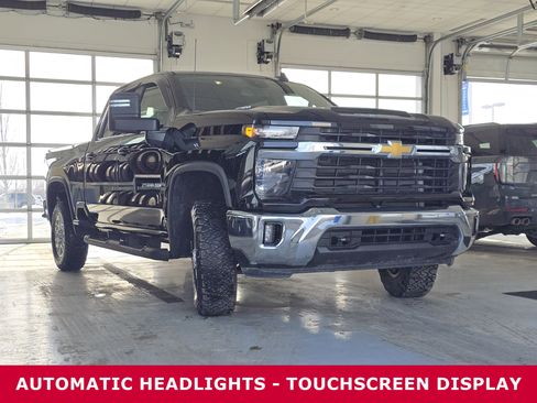 Used 2024 Chevrolet Silverado 2500 LT w/ Convenience Package image 3