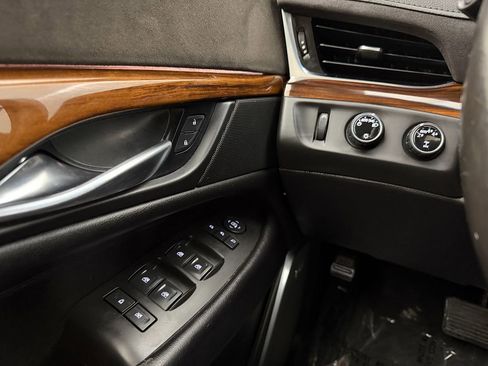 Used 2017 Cadillac Escalade ESV Luxury image 16